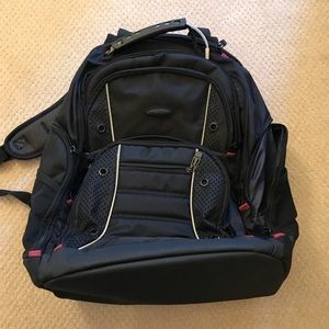 Targus heavy duty laptop business backpack bag